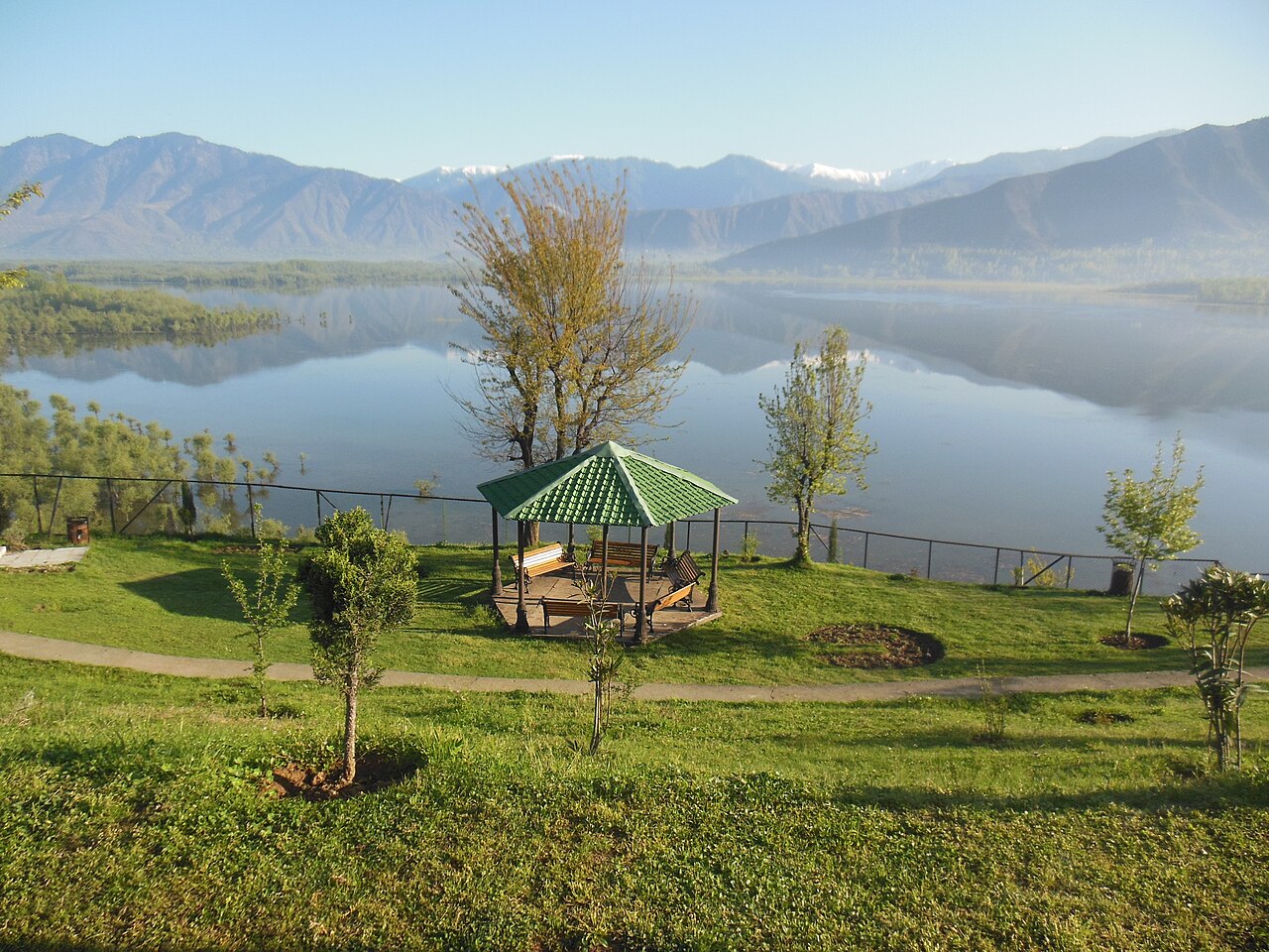 Wular Lakeside Retreat